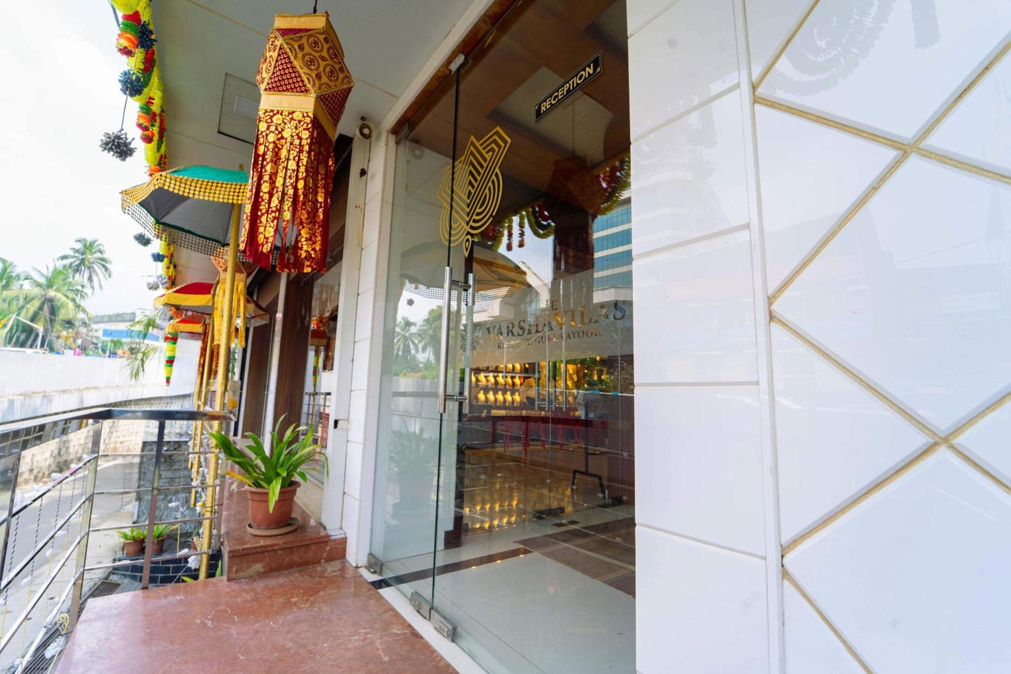 Treebo Sree Varshavilas Regency, 2 Mins From Guruvayoor Temple Guruvāyūr Kültér fotó