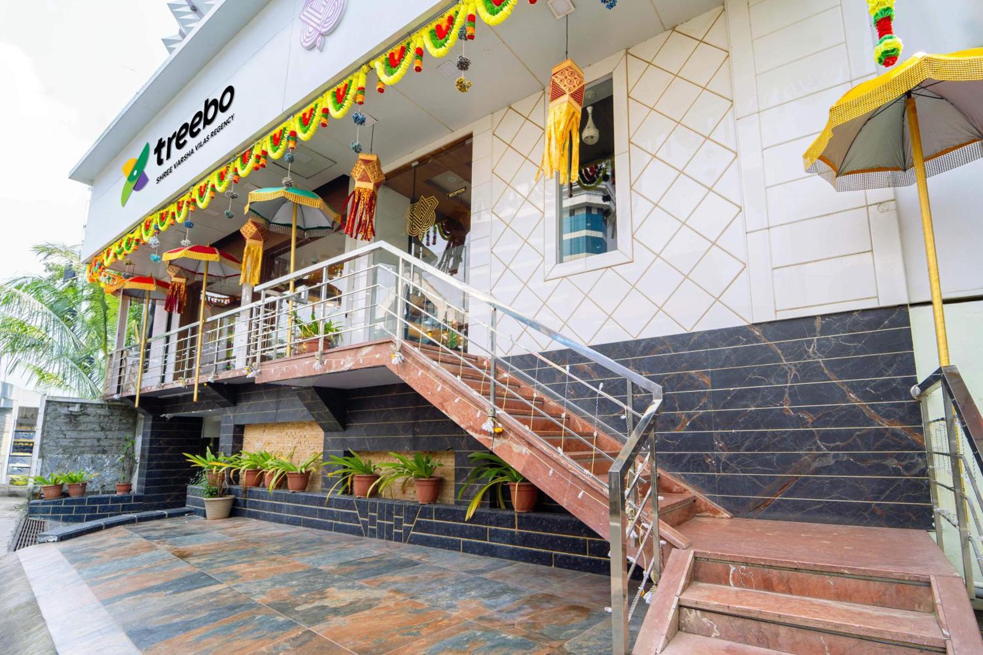 Treebo Sree Varshavilas Regency, 2 Mins From Guruvayoor Temple Guruvāyūr Kültér fotó